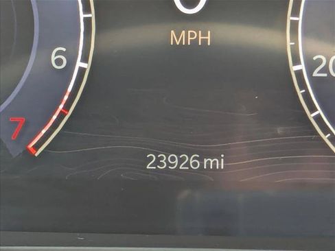 Used 2023 Jeep Grand Cherokee Laredo AWD/4WD image 11