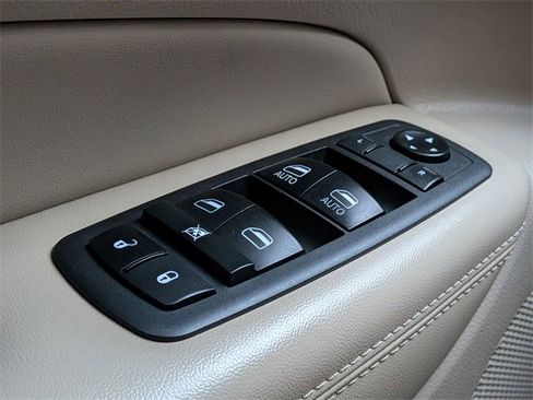 Used 2019 Jeep Grand Cherokee Laredo image 26