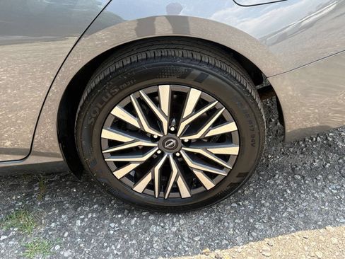 Used 2025 Nissan Altima 2.5 SV FWD image 28