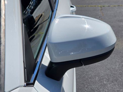 Used 2023 Volkswagen Taos SE w/ Panoramic Sunroof Package FWD image 13
