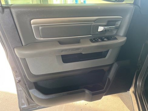 Used 2017 RAM 1500 Classic SLT image 9