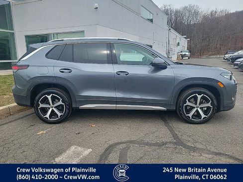 Certified 2025 Volkswagen Tiguan SE image 33