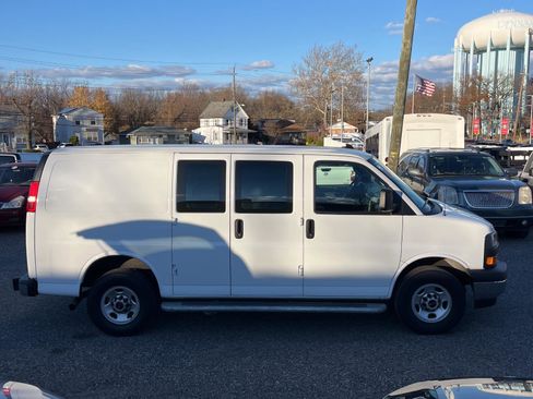 Used 2024 GMC Savana 2500 w/ Driver Convenience Package image 5