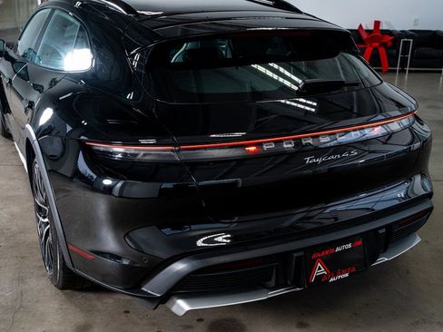 Used 2024 Porsche Taycan 4S w/ Premium Package image 21