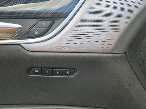 Used 2025 Cadillac XT6 Premium Luxury image 19