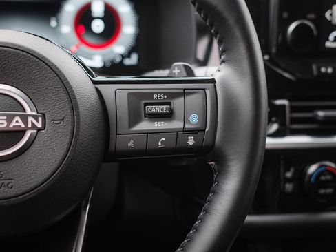 Used 2025 Nissan Pathfinder Platinum image 21