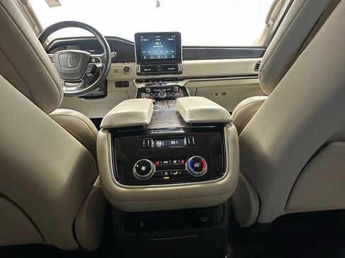 Used 2020 Lincoln Navigator Reserve w/ Luxury Package image 19