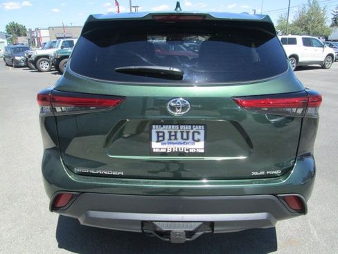 Used 2023 Toyota Highlander XLE AWD/4WD image 5