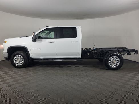 New 2026 Chevrolet Silverado 3500 LT image 7