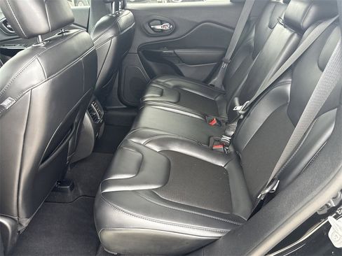 Used 2021 Jeep Cherokee Latitude Plus image 24