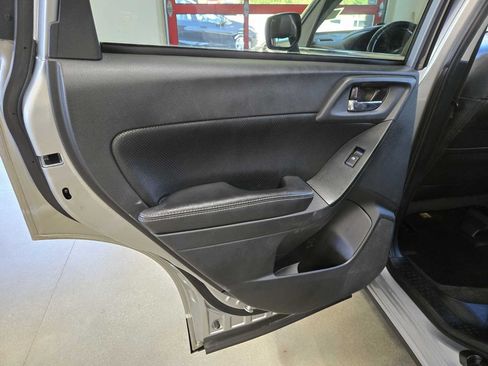 Used 2014 Subaru Forester 2.5i Limited AWD/4WD image 27