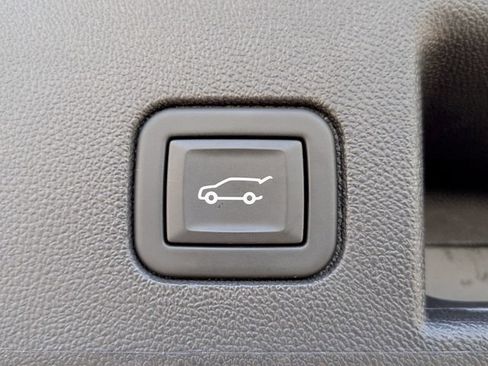 Used 2023 Chevrolet Equinox RS FWD image 15