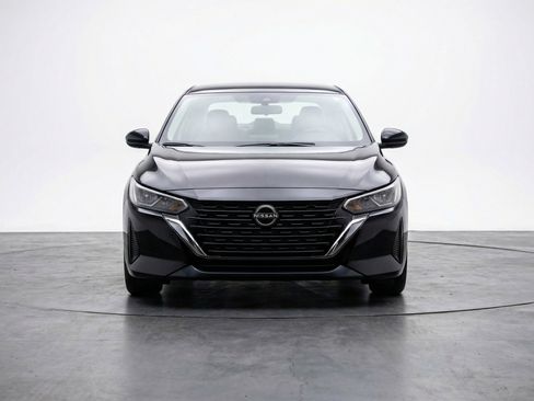 Used 2025 Nissan Sentra SV image 2