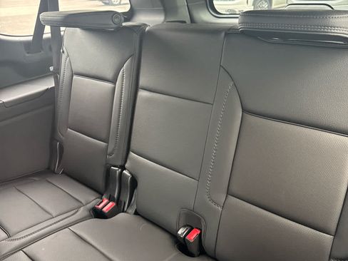 Used 2022 GMC Yukon XL Denali w/ Denali Premium Package AWD/4WD image 9