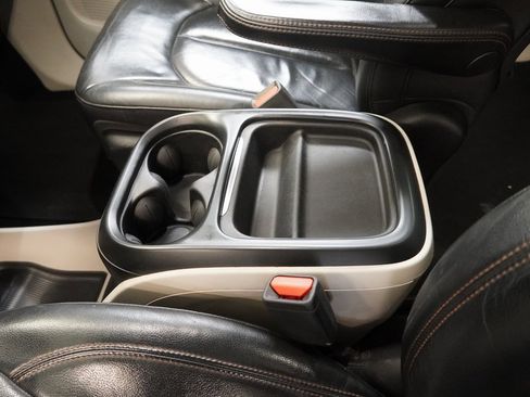 Used 2017 Chrysler Pacifica Touring-L image 22