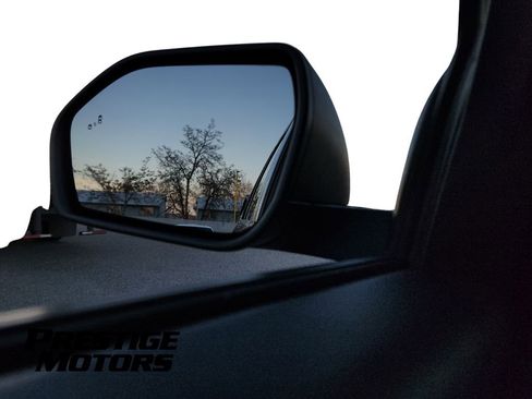 Used 2022 Ford Explorer XLT image 23