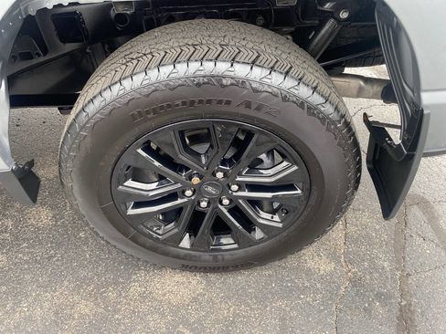 Used 2025 Ford F150 Lariat AWD/4WD image 12