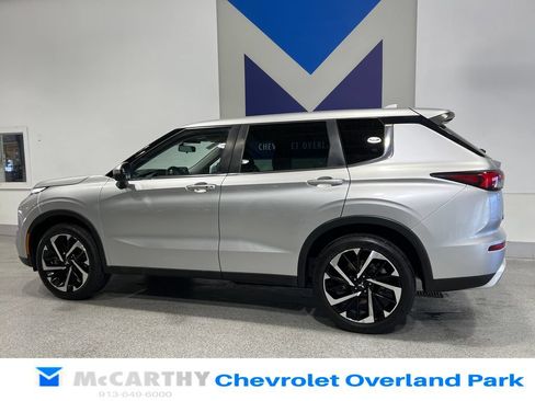 Used 2023 Mitsubishi Outlander SE Black Edition FWD image 7