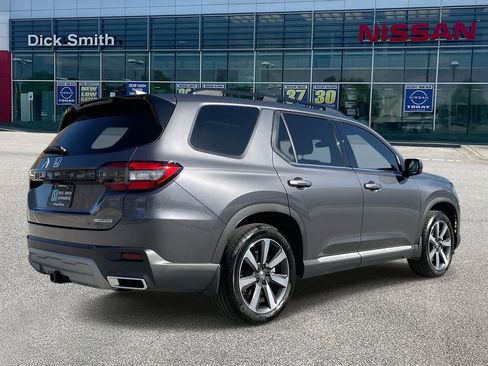 Used 2025 Honda Pilot Touring image 6