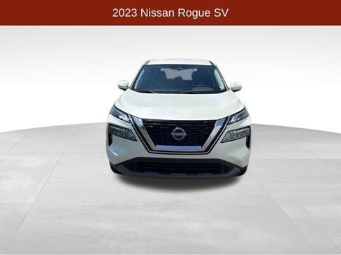 Used 2023 Nissan Rogue SV FWD image 2