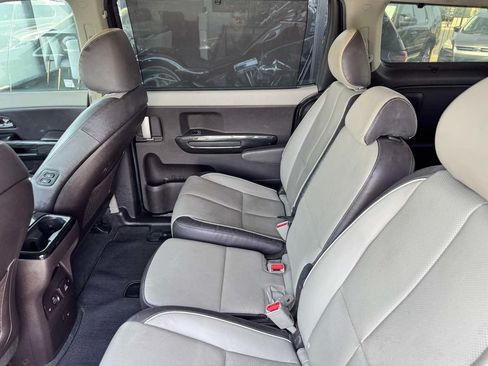 Used 2017 Kia Sedona SX Limited FWD image 33