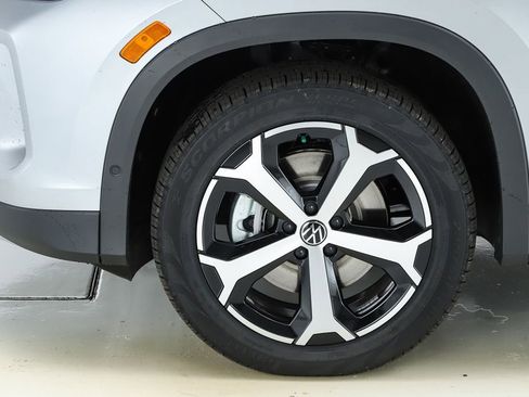 New 2026 Volkswagen Tiguan SE image 43