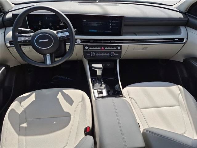 Certified 2025 Hyundai Tucson SE FWD image 17