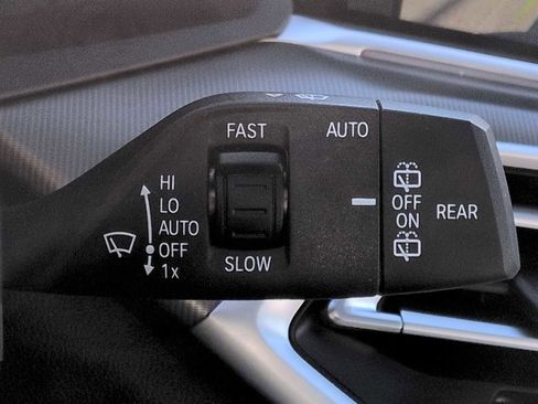 Used 2023 BMW X5 xDrive40i w/ M Sport Package image 28