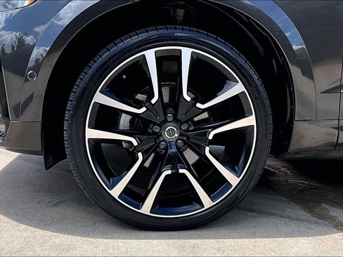 Used 2023 Volvo XC60 B5 Ultimate FWD image 11