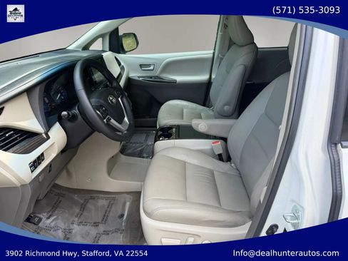Used 2015 Toyota Sienna XLE w/ XLE Navigation Package FWD image 21