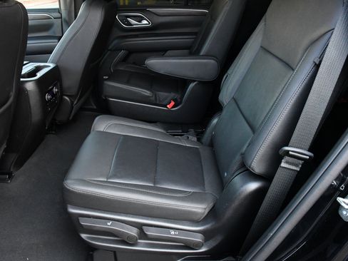 Used 2022 Chevrolet Tahoe LT w/ Luxury Package image 9