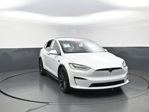 Used 2023 Tesla Model X image 2