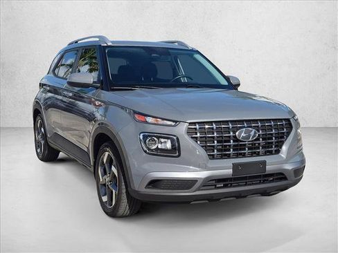 Used 2023 Hyundai Venue SEL FWD image 3