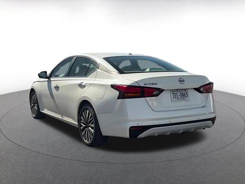 Used 2025 Nissan Altima 2.5 SV FWD image 11