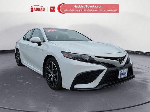 Used 2024 Toyota Camry SE w/ Cold Weather Package AWD/4WD image 8