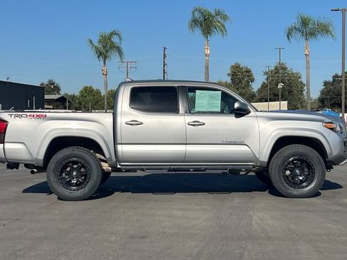 Used 2019 Toyota Tacoma TRD Sport w/ Technology Package AWD/4WD image 3