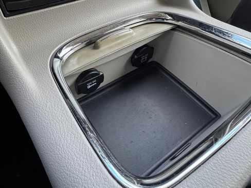 Used 2014 Dodge Grand Caravan SXT image 26