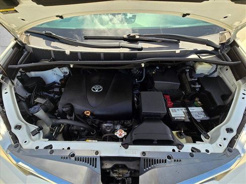 Used 2019 Toyota Sienna XLE Premium FWD image 24