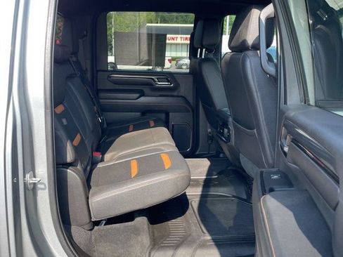 Used 2024 GMC Sierra 2500 AT4 w/ AT4 Preferred Package AWD/4WD image 12