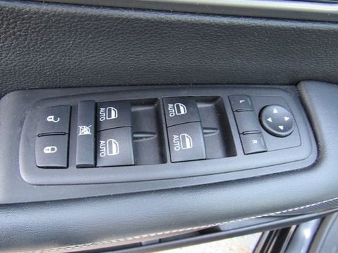 Used 2025 Chrysler Pacifica Select FWD image 9