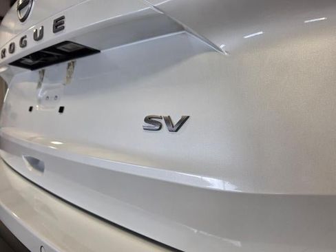 Used 2024 Nissan Rogue SV FWD image 11