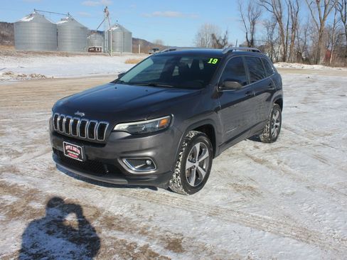 Used 2019 Jeep Cherokee Limited image 1