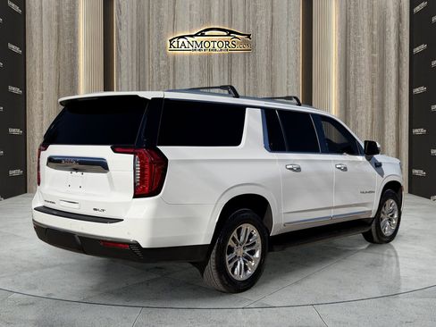 Used 2022 GMC Yukon XL SLT w/ SLT Luxury Package image 7