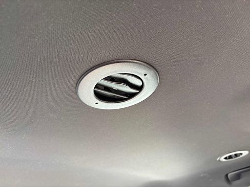 Used 2023 Chevrolet Traverse LT image 36