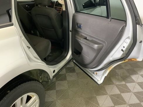 Used 2010 Ford Edge SE image 21