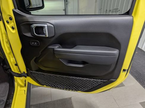 Used 2023 Jeep Gladiator Sport AWD/4WD image 25