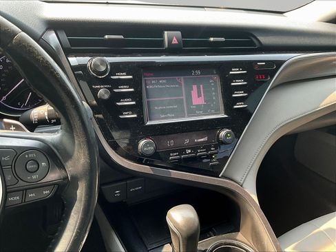 Used 2018 Toyota Camry SE w/ Convenience Package FWD image 9