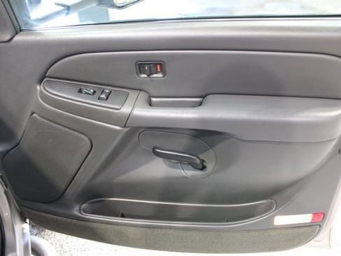 Used 2004 Chevrolet Silverado 2500 LS w/ Heavy-Duty Power Package image 28