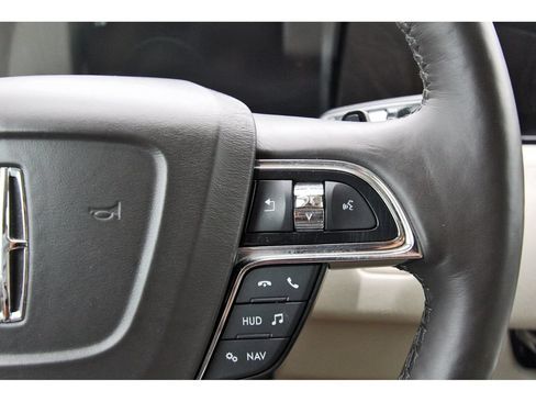 Used 2018 Lincoln Navigator Select w/ Technology Package RWD image 16