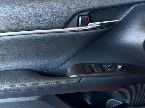 Used 2021 Toyota Camry XSE FWD image 13